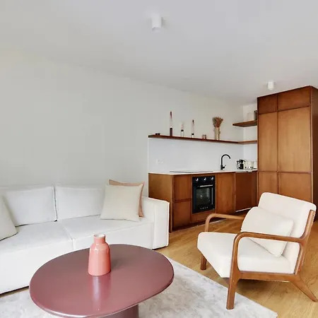 Pick A Flat's In Saint-germain - Rue De Sevres *